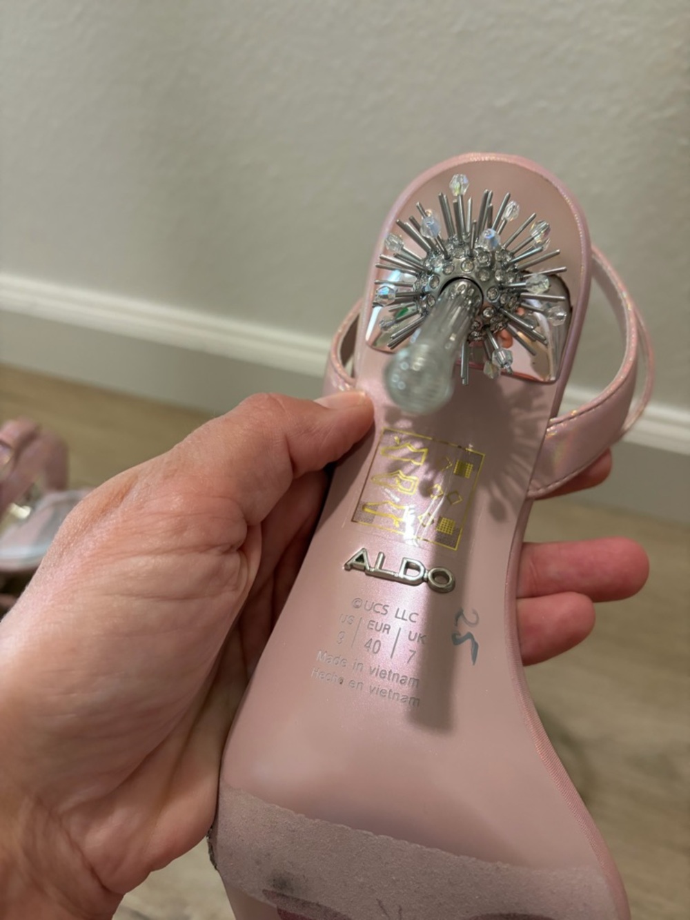 ๐ NWOT Wicked x ALDO Glinda pink magic sparkle heels - Picture 10 of 12